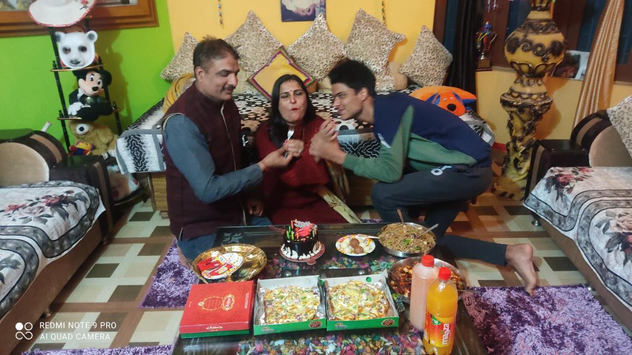 City Crown Guest House Sundarnagar Bagian luar foto