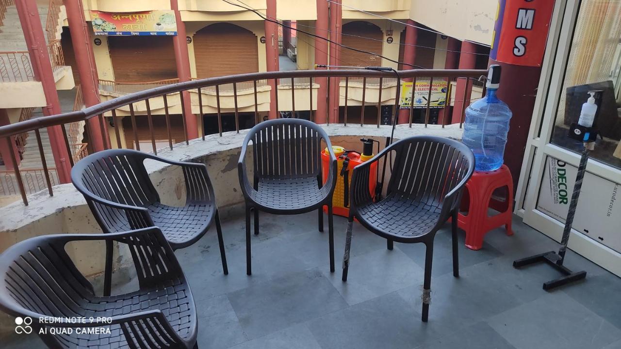 City Crown Guest House Sundarnagar Bagian luar foto